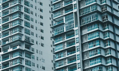 Как архитектура влияет на восприятие статуса жилья: всё видно по фасаду